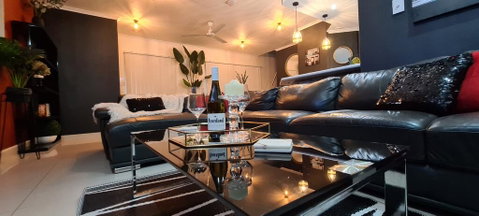 3 BEDROOM CITY ESCAPE - CHAMPAGNE STAYS Darwin - Yamba Accommodation 0