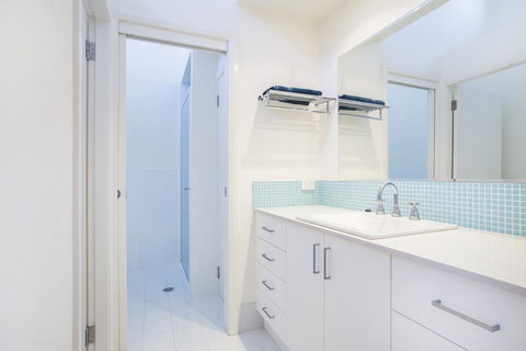 33 Bangalow - Narrawallee's Beautiful Bungalow - Yamba Accommodation 1