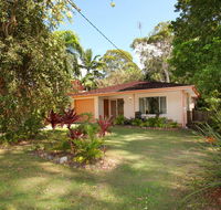 35 Santa Monica Avenue Coolum Beach Pet Friendly Linen Included - Yamba Accommodation