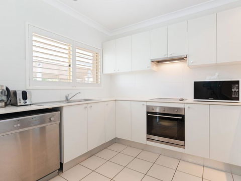 356 ' Oaks Pacific Blue', 265 Sandy Point Rd - Air Conditioned, Direct Pool Access And Suited For Disability - Yamba Accommodation 3