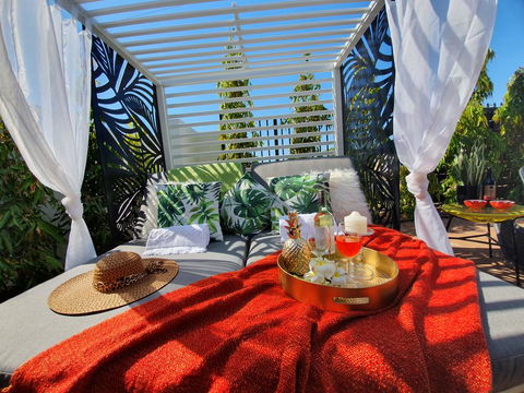 4 BEDROOM GARDENS ESCAPE - CHAMPAGNE STAYS Darwin - Yamba Accommodation 1