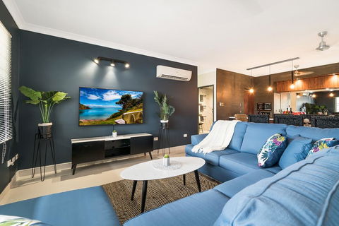 4 BEDROOM GARDENS ESCAPE - CHAMPAGNE STAYS Darwin - Yamba Accommodation 0
