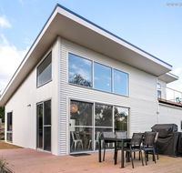 4 king or 8 single beds WiFi Netflix pet friendly - Yamba Accommodation