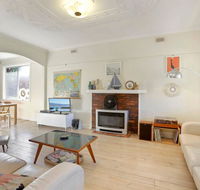 4 MONTROSE AVE - retro home in the heart of town - Yamba Accommodation
