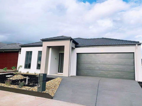 4Bed 2Bath Cozy Guesthouse In Tarneit - Yamba Accommodation 0