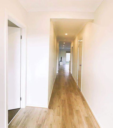 4Bed 2Bath Cozy Guesthouse In Tarneit - Yamba Accommodation 3