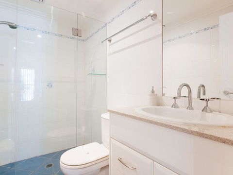 5 'The Outlook', 4 Ocean Parade - Overlooking Boat Harbour Beach And Ducted Air Conditioning - Yamba Accommodation 2