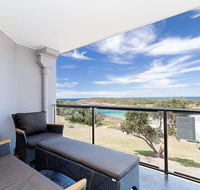 5 'The Outlook' 4 Ocean Parade - overlooking Boat Harbour beach and ducted air conditioning - Yamba Accommodation