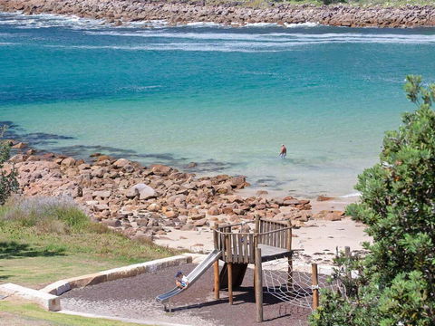 5 'The Outlook', 4 Ocean Parade - Overlooking Boat Harbour Beach And Ducted Air Conditioning - Yamba Accommodation 3
