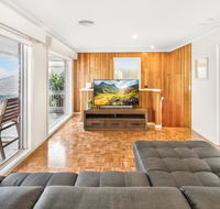 6-bed Oceanfront House with Jacuzzi Games Parking - Yamba Accommodation