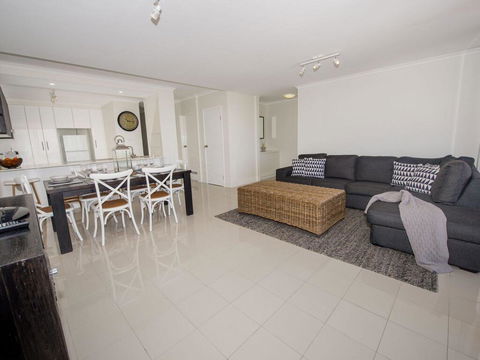 7 'The Crest' 6-8 Tomaree St - Stunning Unit With Spectacular Water Views. - Yamba Accommodation 3