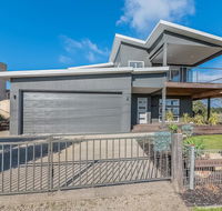 7 Graydens Road Ventnor with Spectacular views - Yamba Accommodation