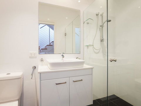 7 Judith Street - Stunning Duplex With Ducted Air - Yamba Accommodation 3