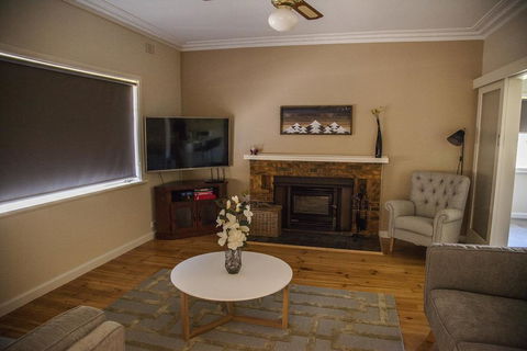 725 Myrtleford-Yackandandah Road - Yamba Accommodation 2