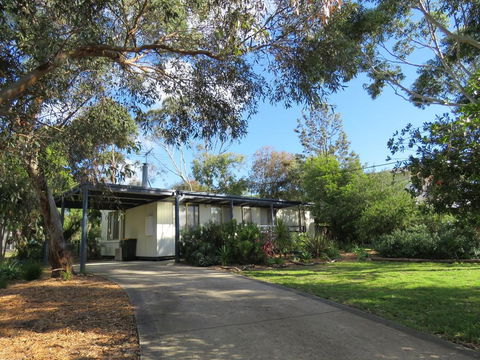 8 Ophir Ave, Ventnor - Yamba Accommodation 0