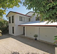 8 Springfield Avenue - Pet Friendly Linen Included - Yamba Accommodation