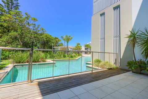 A Deluxe Swim Up - Drift Apartments South - Yamba Accommodation 1