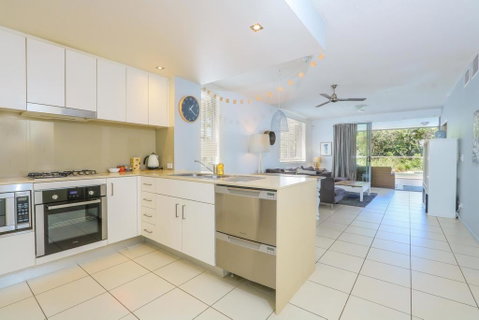 A Deluxe Swim Up - Drift Apartments South - Yamba Accommodation 2