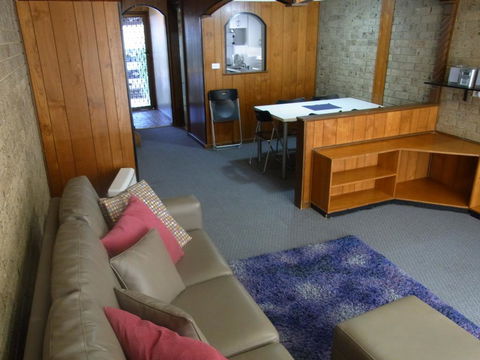 A Furnished Townhouse In Goulburn - Yamba Accommodation 2
