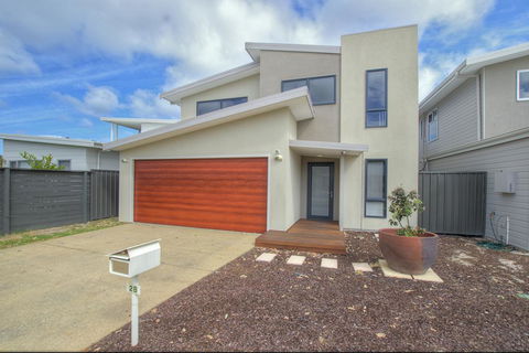 A Little Luxury In Town - Yamba Accommodation 0