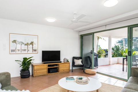 A PERFECT STAY - Apartment 2 Surfside - Yamba Accommodation 3