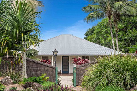 A PERFECT STAY - Cavvanbah Seaside Cottage - Yamba Accommodation 2