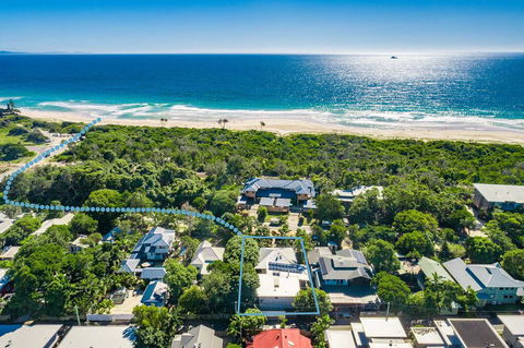 A PERFECT STAY - Cavvanbah Seaside Cottage - Yamba Accommodation 0