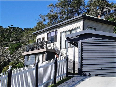 AAA Views, 2 View Street - Yamba Accommodation 1
