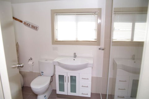 AAA Views, 2 View Street - Yamba Accommodation 3