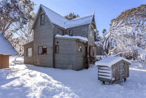 Aaragon - Yamba Accommodation 0