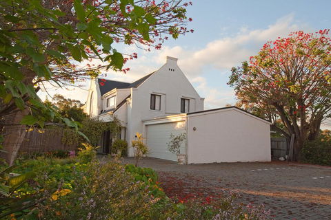 Aarn House B&B Airport Accommodation - Yamba Accommodation 2