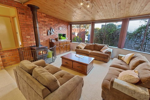 Above Sunset - 100m From The Paynesville Lakes - Yamba Accommodation 2