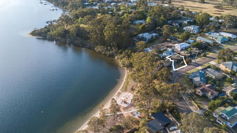 Above Sunset - 100m From The Paynesville Lakes - Yamba Accommodation 0