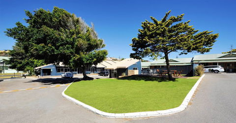 Abrolhos Reef Lodge - Yamba Accommodation 0