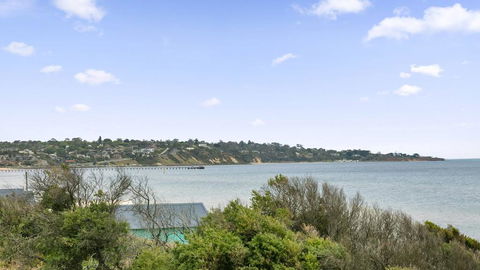 ABSOLUTE BEACHFRONT - FRANKSTON - Yamba Accommodation 1