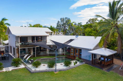 Absolute Lakefront - Port Douglas - Yamba Accommodation 1