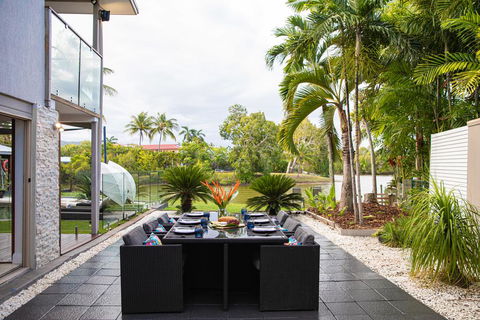 Absolute Lakefront - Port Douglas - Yamba Accommodation 0