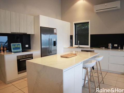 Absolutely Avoca - 114a Avoca Drive, Avoca Beach - Yamba Accommodation 1