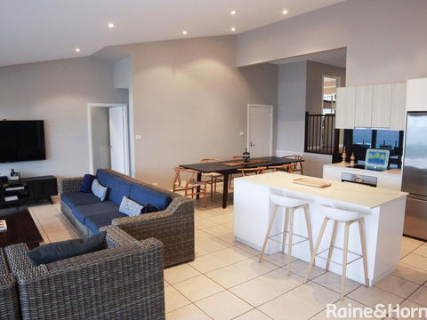 Absolutely Avoca - 114a Avoca Drive, Avoca Beach - Yamba Accommodation 3