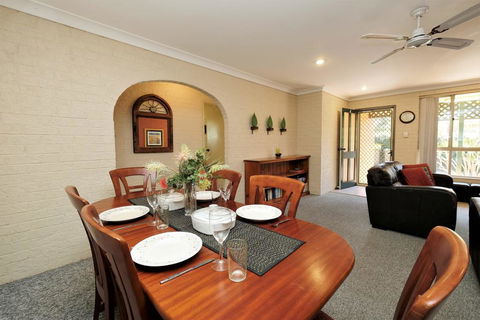 ACACIA - WEEKLY ONLY - Yamba Accommodation 1