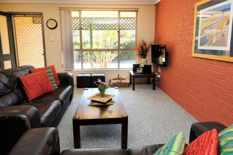ACACIA - WEEKLY ONLY - Yamba Accommodation 3