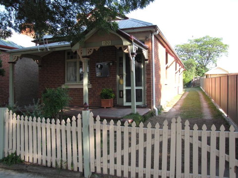 Acacia Cottage On Peel, Bathurst - Yamba Accommodation 2