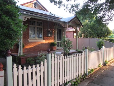 Acacia Cottage On Peel, Bathurst - Yamba Accommodation 1
