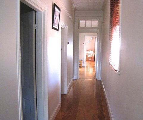 Acacia Cottage On Peel, Bathurst - Yamba Accommodation 3