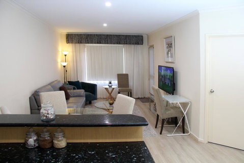 ADELAIDE CBD APARTMENT - 3BR, 2BATH & CARPARK - Yamba Accommodation 0