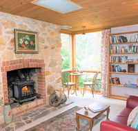 Adelaide Hills 'Camellia Cottage' - WiFi - Yamba Accommodation