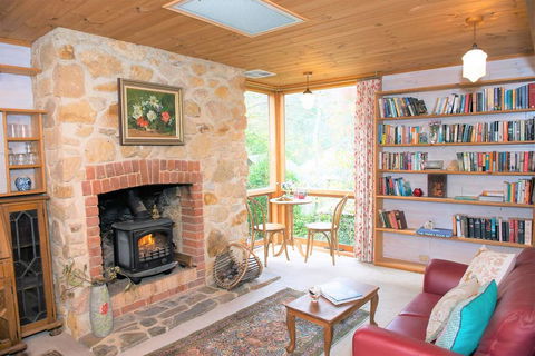 Adelaide Hills 'Camellia Cottage' - WiFi - Yamba Accommodation 0