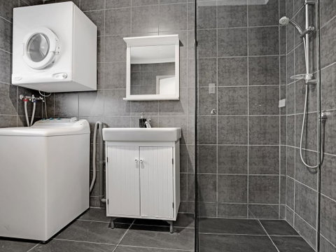 Adelaide Holiday Homes - Yamba Accommodation 3