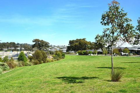 Entire Home In Mount Barker - Yamba Accommodation 2