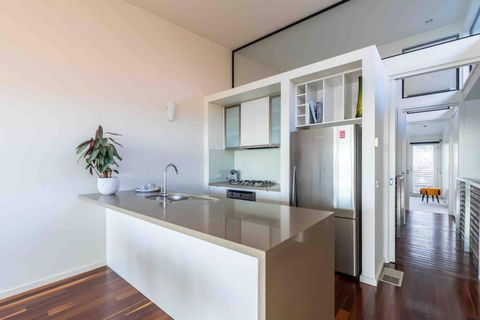 Escape@villamanta Long+short Stays Geelong CBD - Yamba Accommodation 2